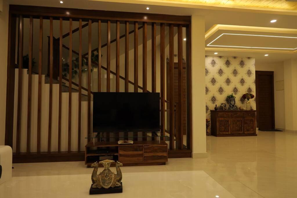 The Cerro Rico - 3 Bhk Modern Villa Касаули Екстериор снимка